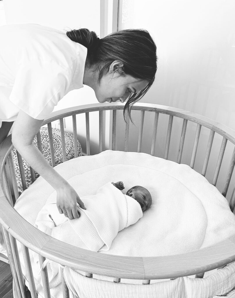 Wat bijzonder dat jullie aan het begin staan van zo’n mooie en ingrijpende periode in jullie leven! Ik ben Laura Gronsfelt, kraamverzorgster